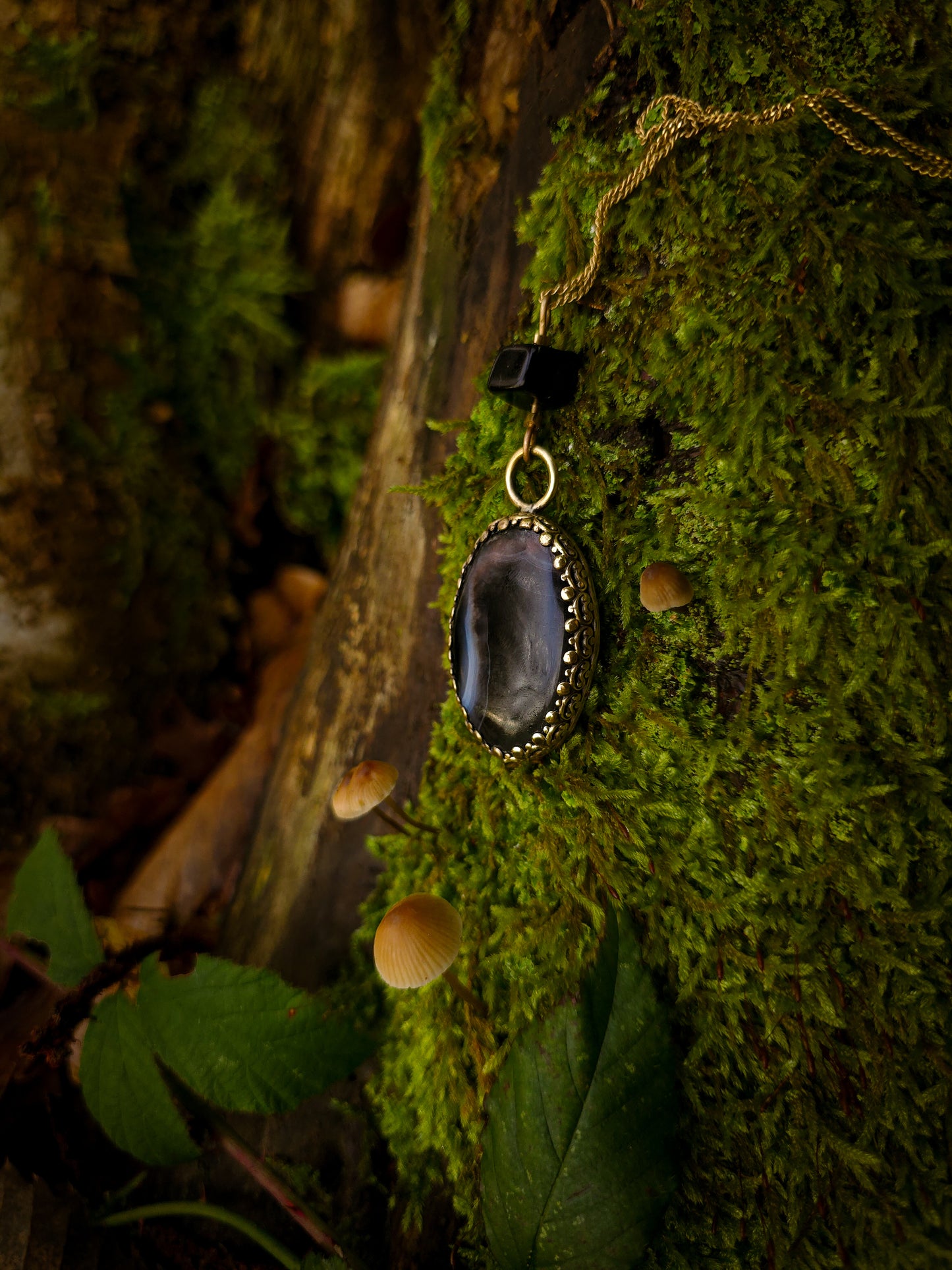 Collier chapeau de Sorcière