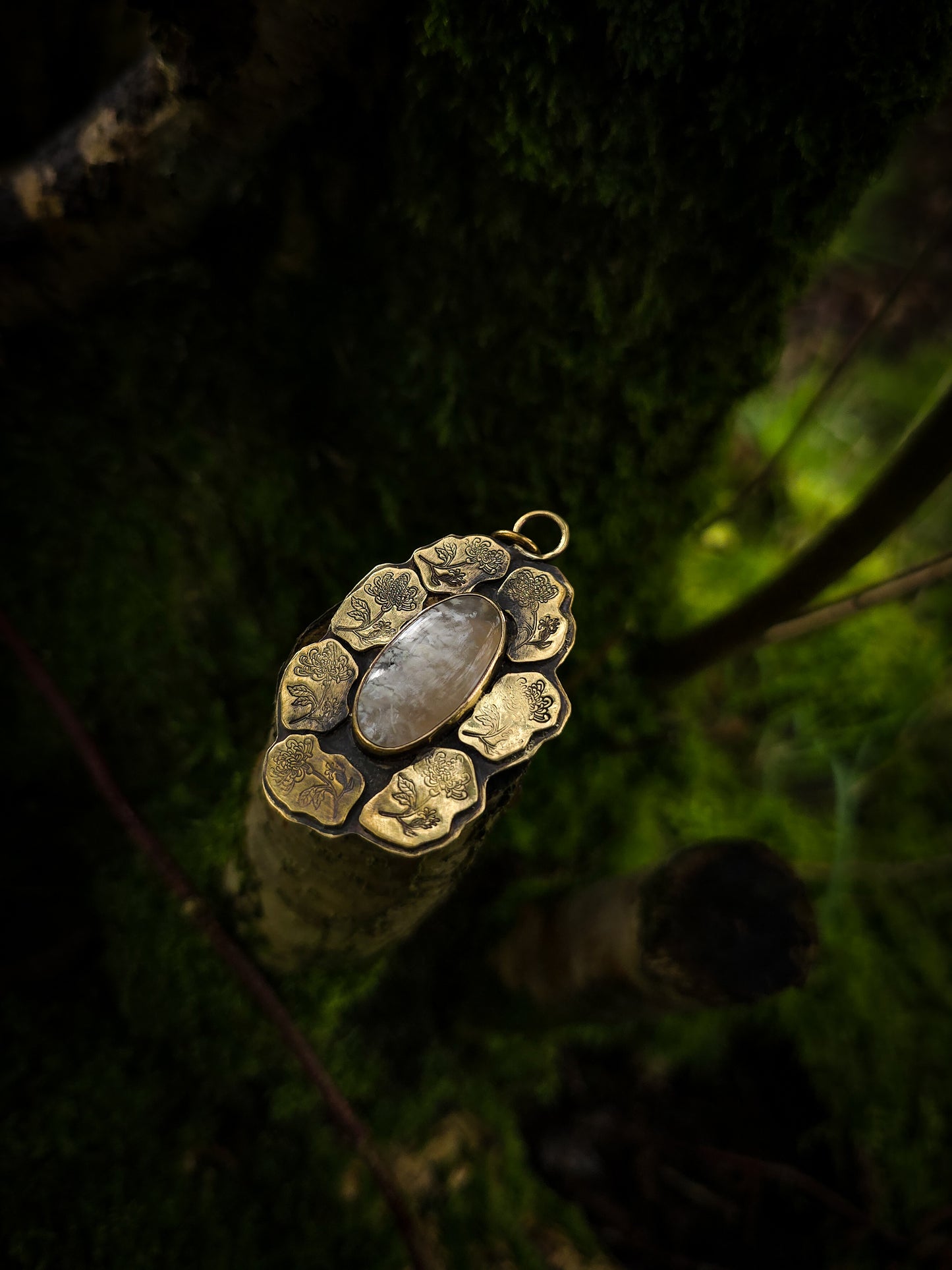Pendentif Médaillon agate pivoine