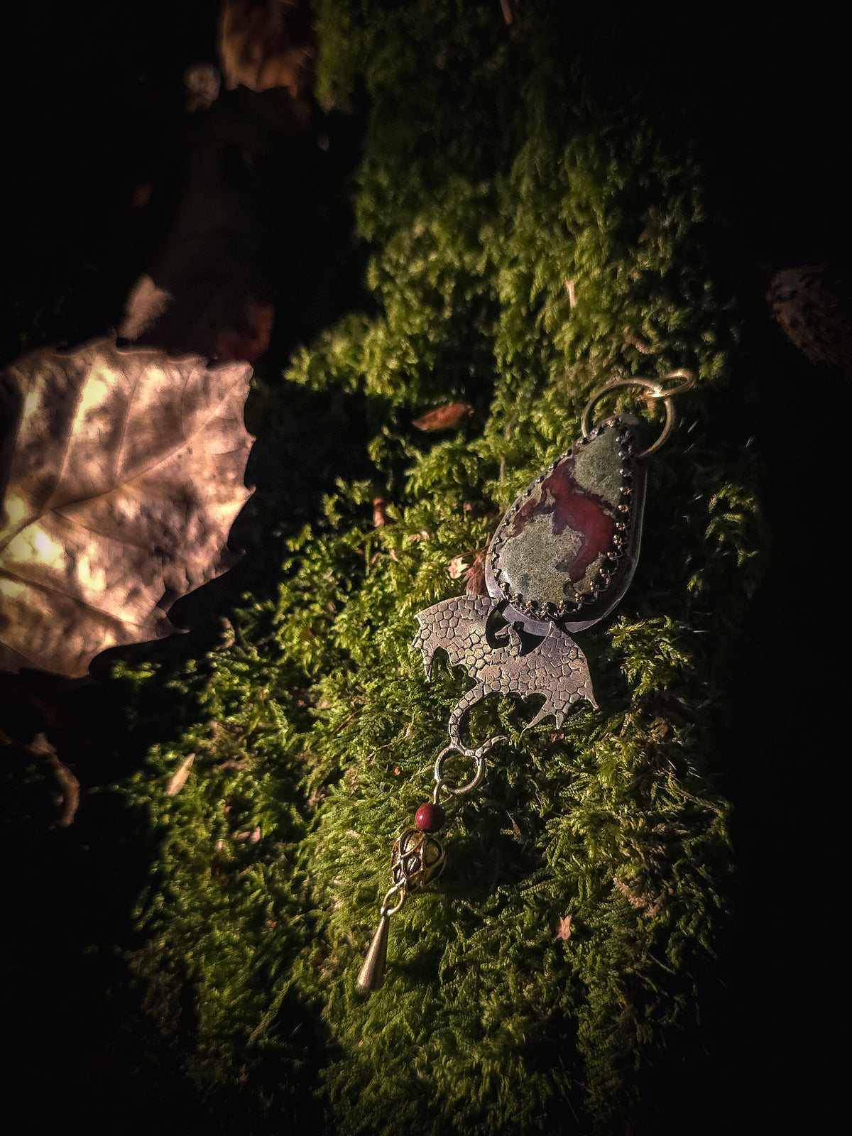 Collection TOLKIEN pendentif Dragon - jaspe sang de dragon