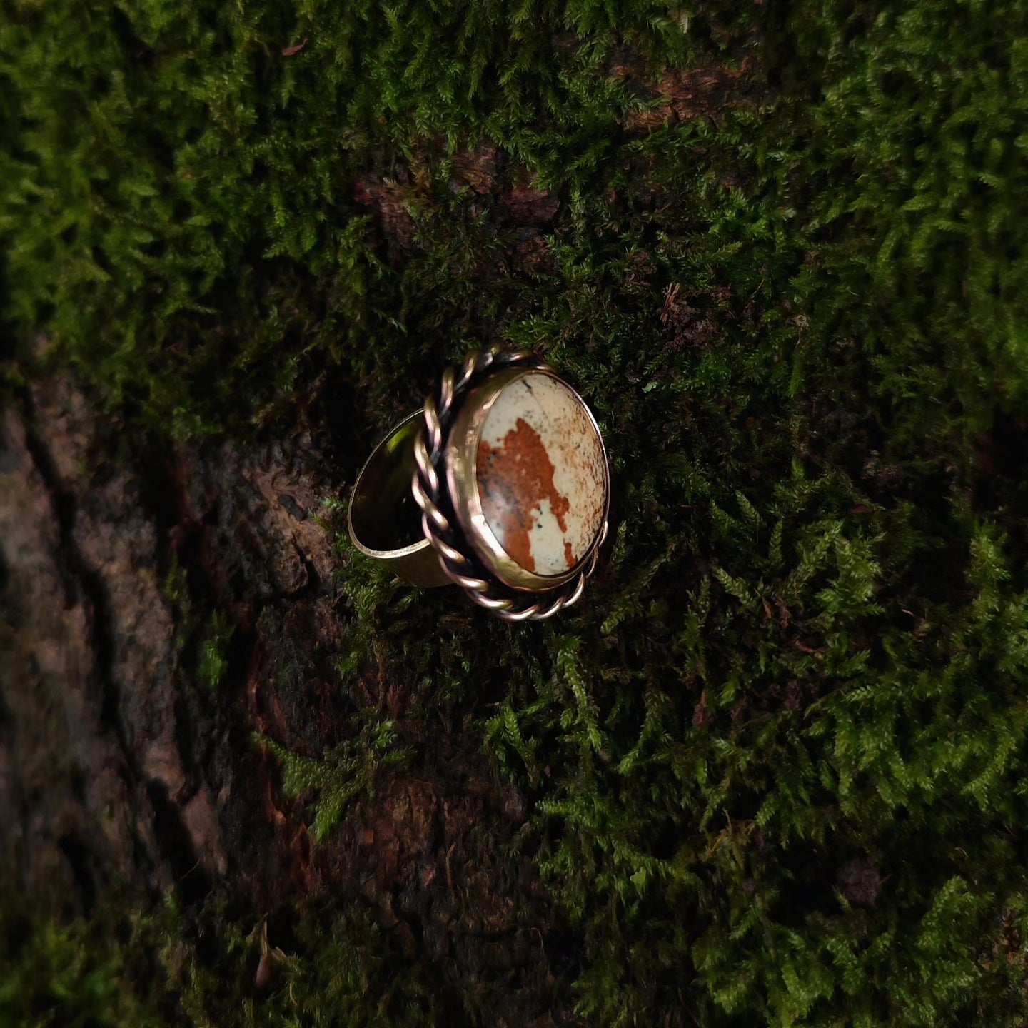 Bague ronde en jaspe paysage