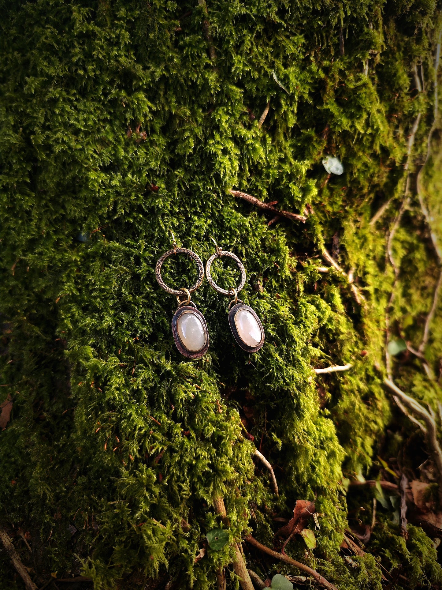 Collection de YULE - Boucles d'oreilles DROP pierre de lune crème